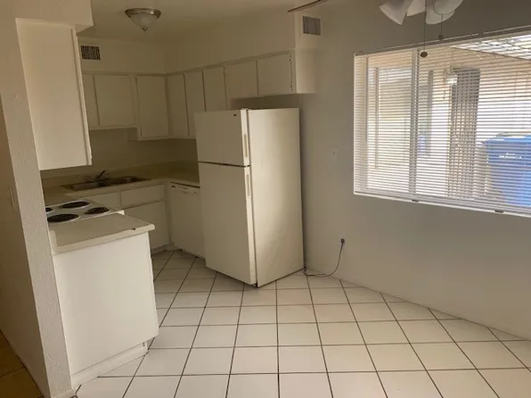**Move In Special- 1st Full Month's Rent Free** Welcome Home At Sunny 12 Apartments!, 10219 N 12th Ave APT 3, Phoenix, AZ 85021