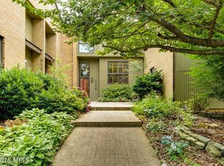 3135 Guysborough Dr, Fairfax, VA 22031