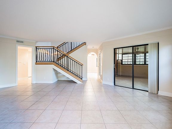 3rd image of 23 Uno Lago Dr