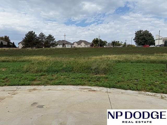 704 Valley Rd, Papillion, NE 68046 | MLS #22600144 | Zillow