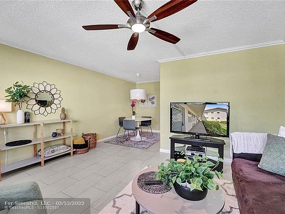 3rd image of 319 Markham Cres #O