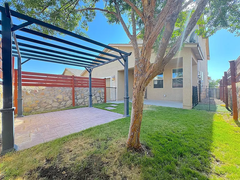 2068 Robert Minnie Pl — Photo 37