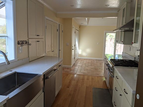 2nd image of 1119 Oregon Ave
