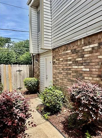 4321 Loire Dr #D — Photo 2