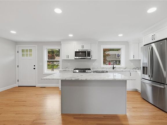 2nd image of 76 Beverly Rd E