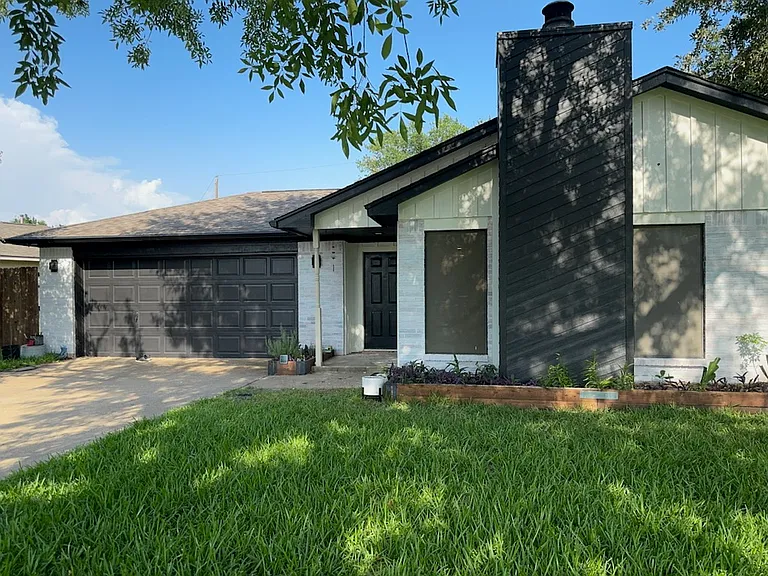 4801 Brompton Ln — Photo 1