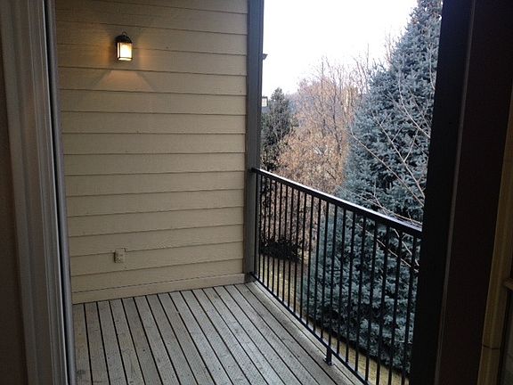 Balcoy/patio, outlet and light fixture