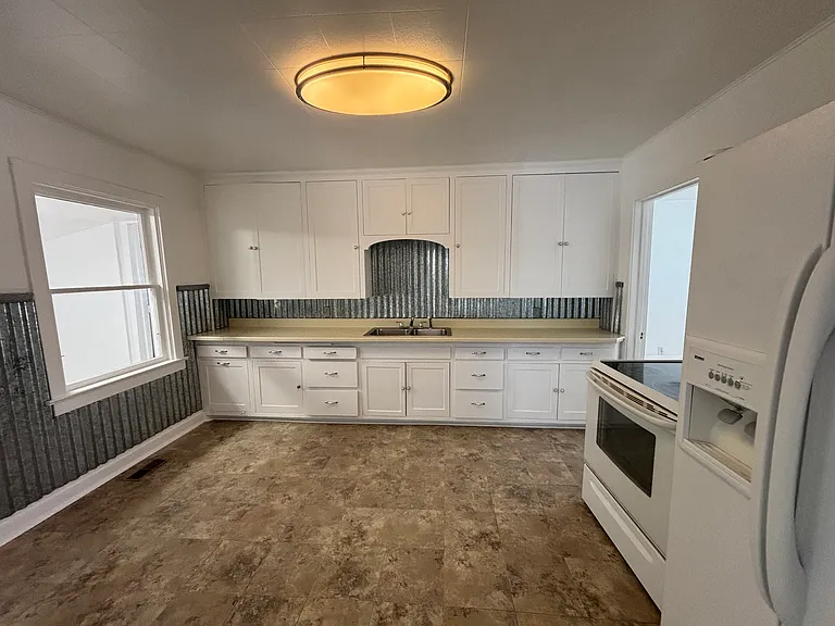 801 Ridge Ave — Photo 2