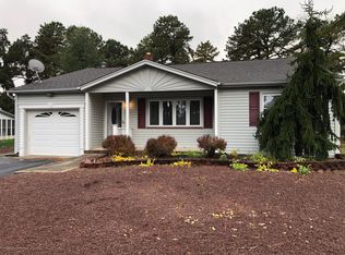 125 Edgewater Ct, Toms River, NJ 08757