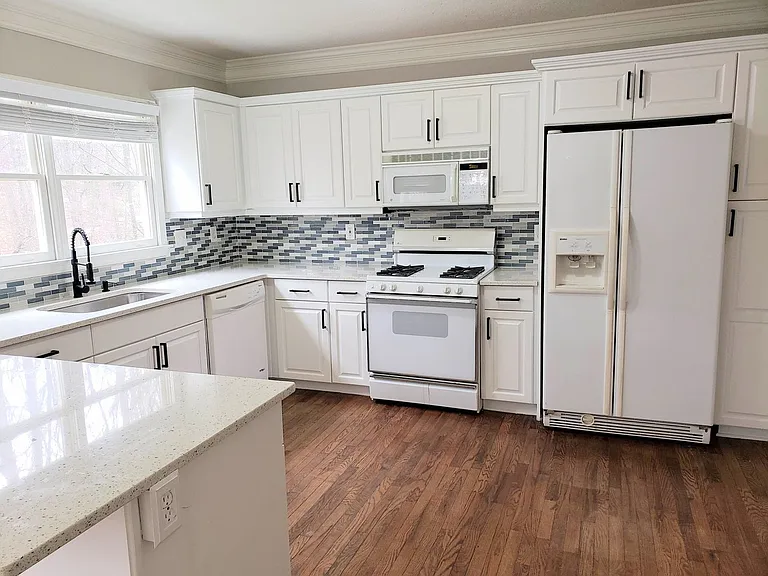 1352 Hearthstone Way NW — Photo 7