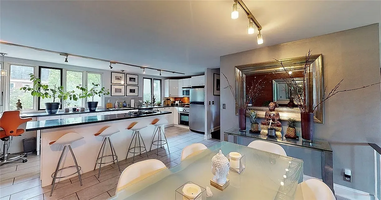 3 bed, 2.5 bath, 2140 sqft, $3,800 — Photo 2