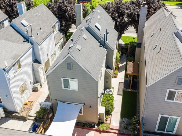 412 Golf Cir E, Manteca, CA 95337