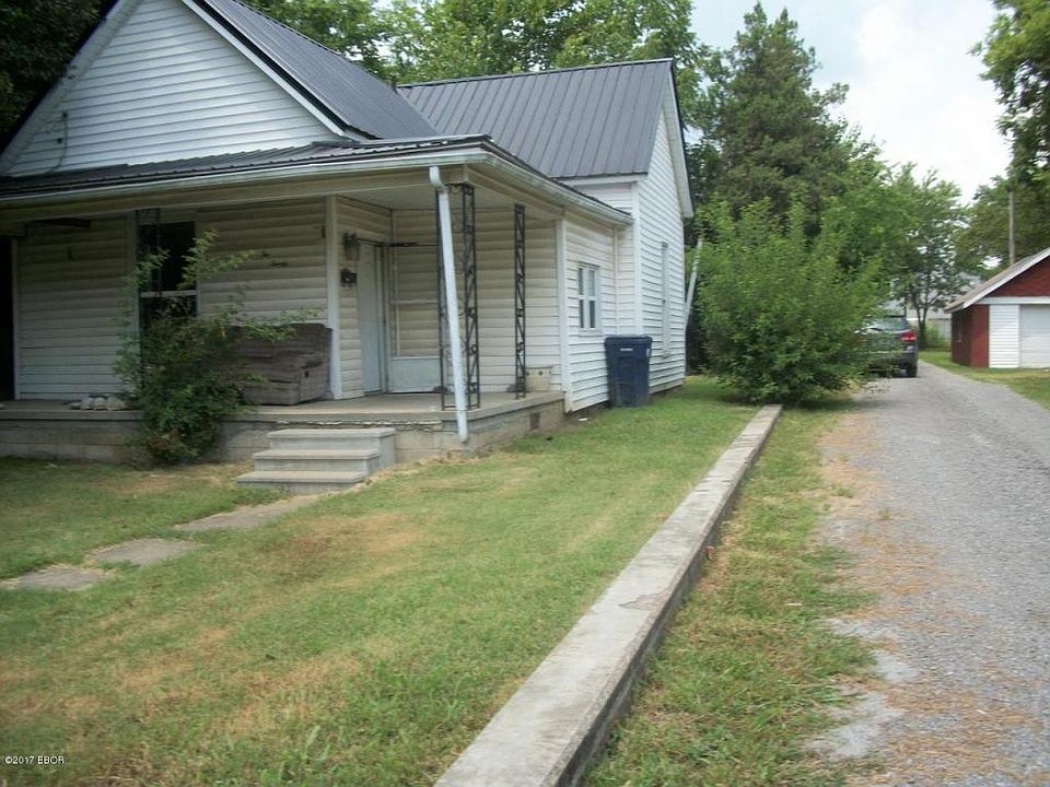 1st image of 220 W Raymond St