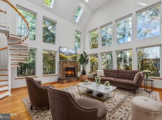 10450 Hunter View Rd, Vienna, VA 22181