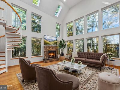 10450 Hunter View Rd, Vienna, VA, 22181