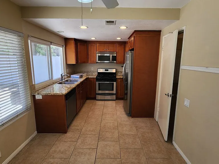 12845 War Horse St — Photo 5