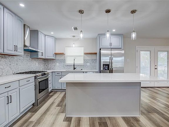 3rd image of 716 Madewood Dr