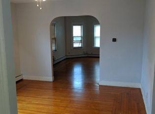 34 Applegate Ln, Providence, RI 02905