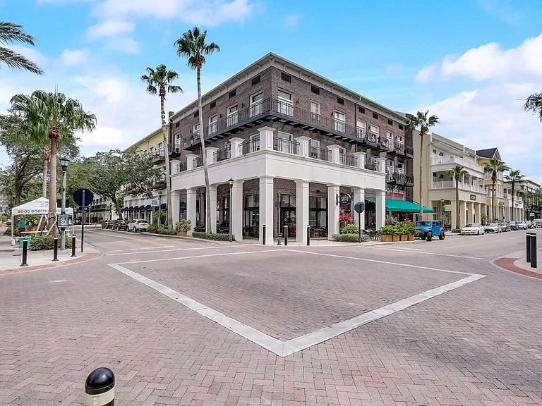 Majestic of Downtown Baldwin Park — Photo 51