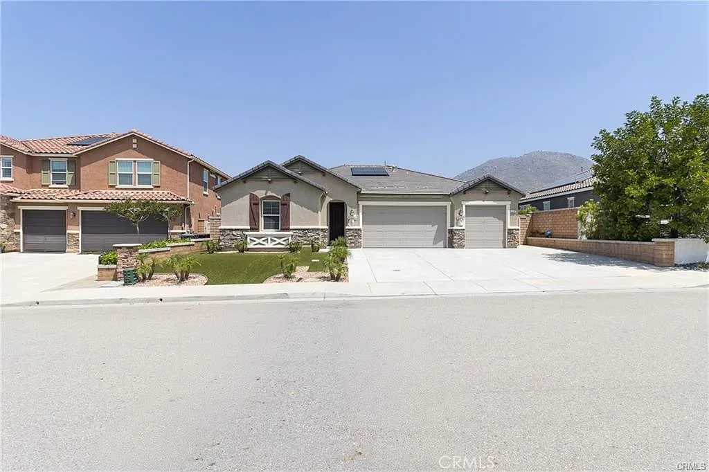 4 bed, 2661 sqft, $4,850 — Photo 2