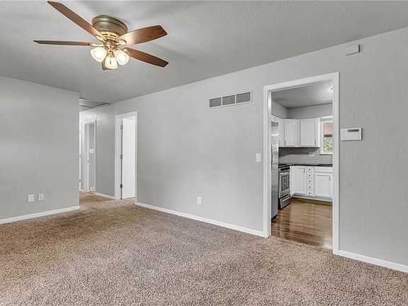 4th image of 108 NW Summit Dr