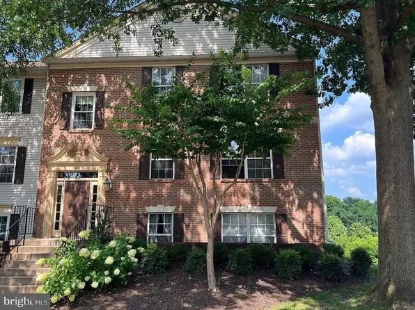 12100 Greenway Ct, Fairfax, VA 22033