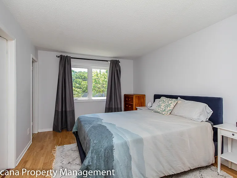 72 Burlington Cres #1 — Photo 20