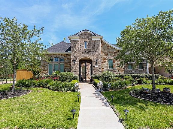 2nd image of 27 Napoli Way Dr