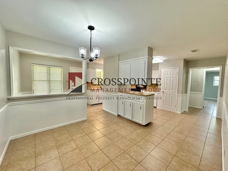 2448 Holly Ln — Photo 10