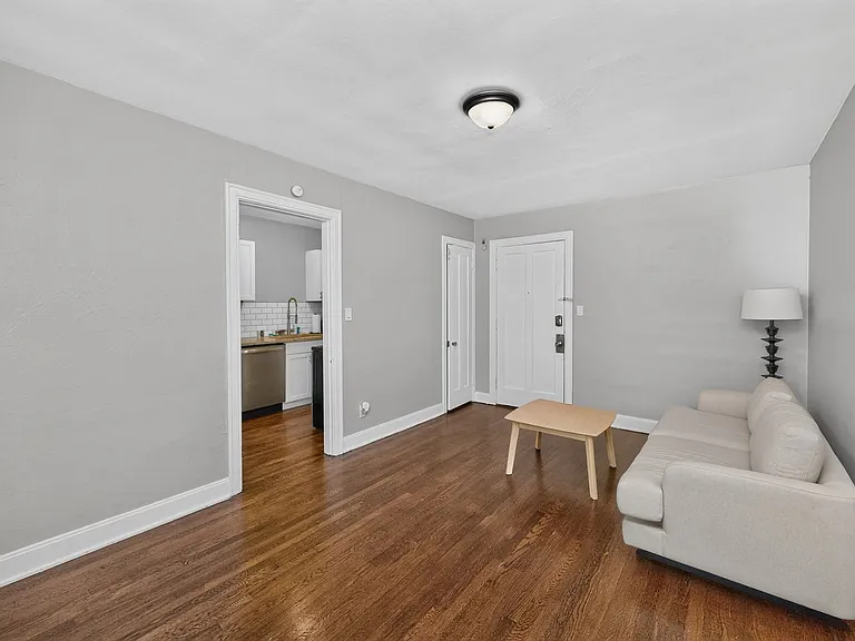 4300 Erie Ave #4 — Photo 8