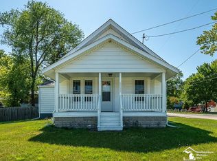 8237 Lewis Ave, Temperance, MI 48182
