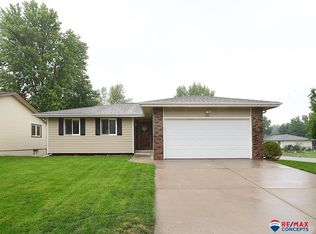 4201 Jacquelyn Dr, Lincoln, NE 68516