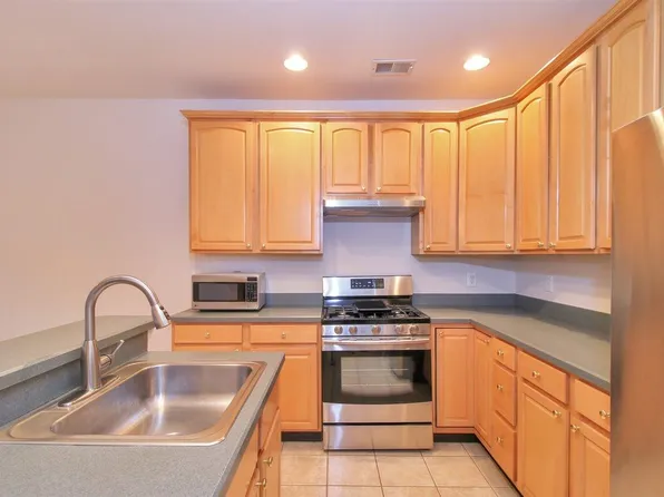 342 Oswego Ct, West New York, NJ 07093