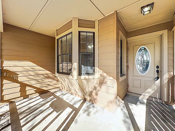 5th image of 4370 Sandhurst Dr