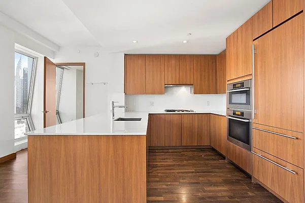 Rented by New York Casas Ltd. | media 13