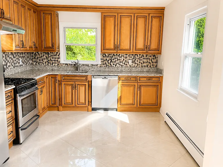 136 Bennett Ave #T — Photo 9