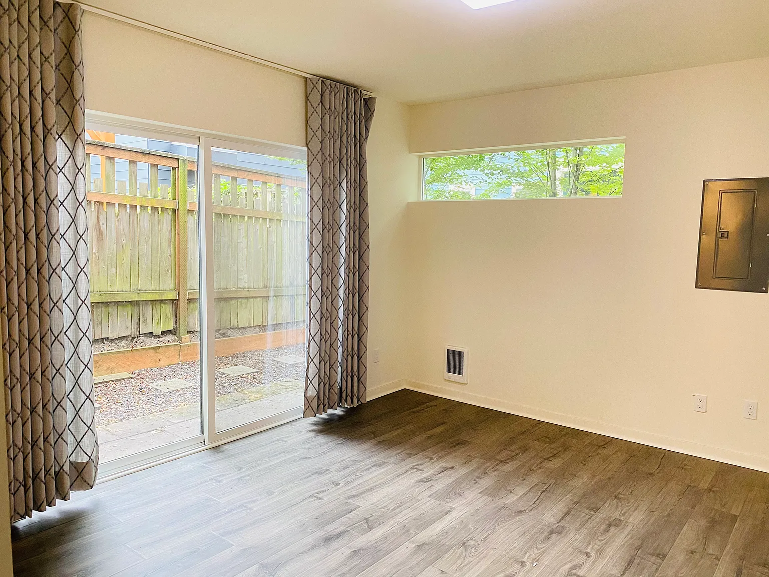 3 bed, 2.5 bath, 1900 sqft, $4,995 — Photo 4