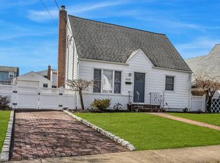 1035 Grand Blvd, Westbury, NY 11590