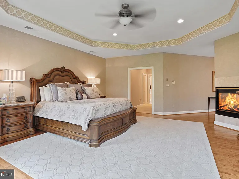 9864 Walker Glen Ct — Photo 48