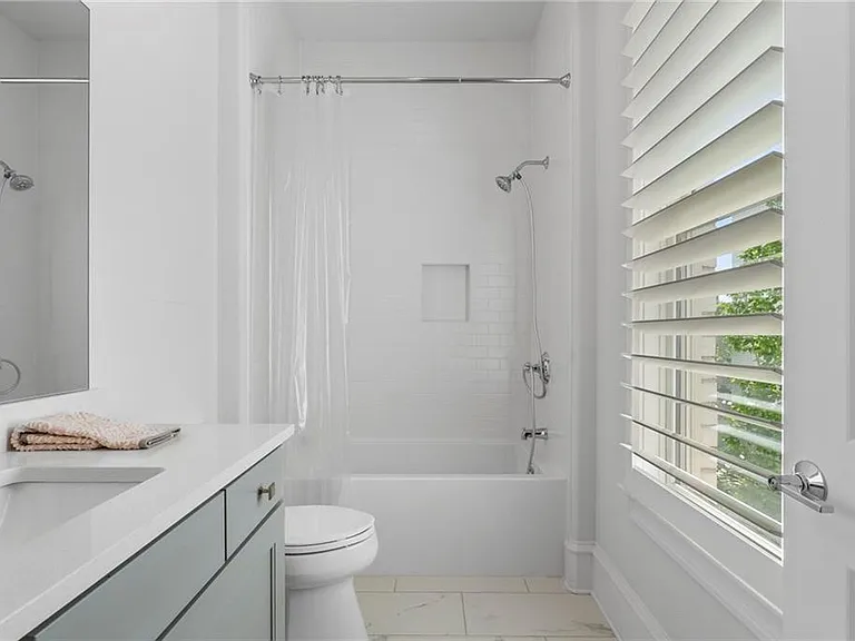 323 S Esplanade — Photo 34