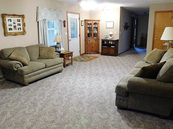 3rd image of 10644 Main St
