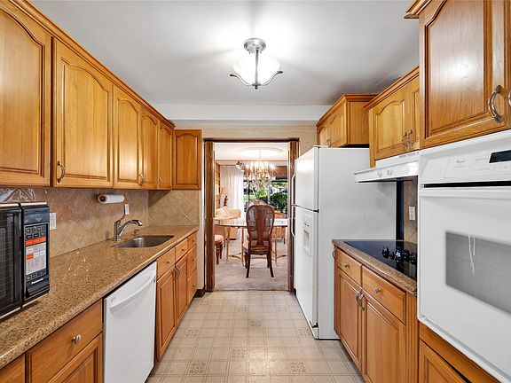5th image of 348 Fern Drive #8-1