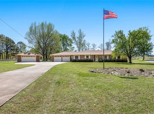 1903 Mayflower Rd, Bentonville, AR 72713