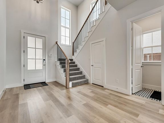 3rd image of 623 Verrine Way