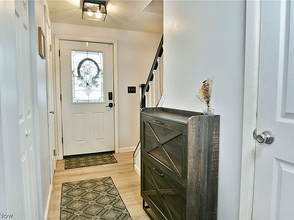 3rd image of 94 Camrose Dr