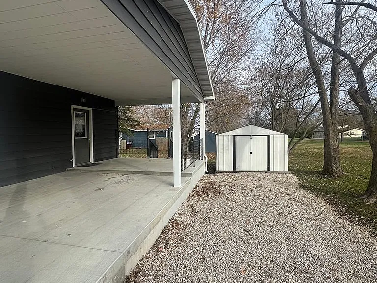 804 N Oak St — Photo 2
