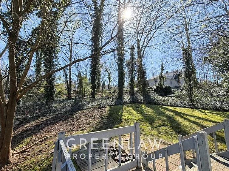 1944 Lyle Ave — Photo 21
