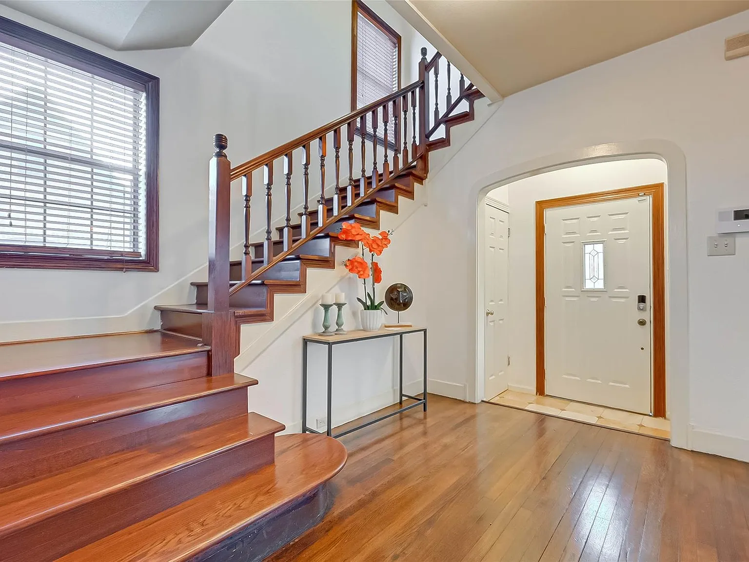 3 bed, 1.5 bath, 2214 sqft, $3,250 — Photo 2