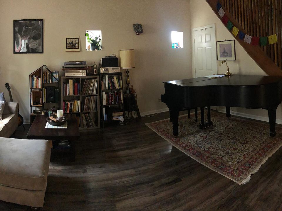 2nd image of 1133 N Corona St APT 1