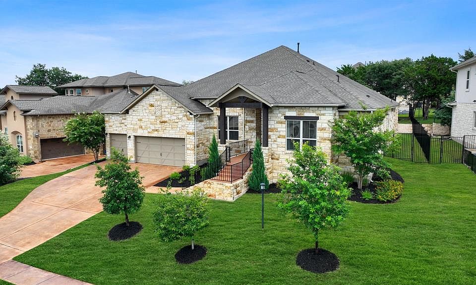 1st image of 303 Coopers Crown Ln